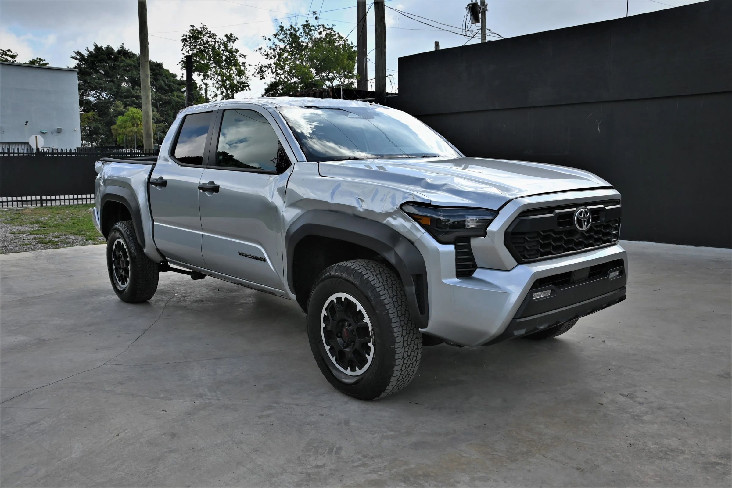 Used 2024 Toyota Tacoma TRD Off-Road AWD/4WD image 1