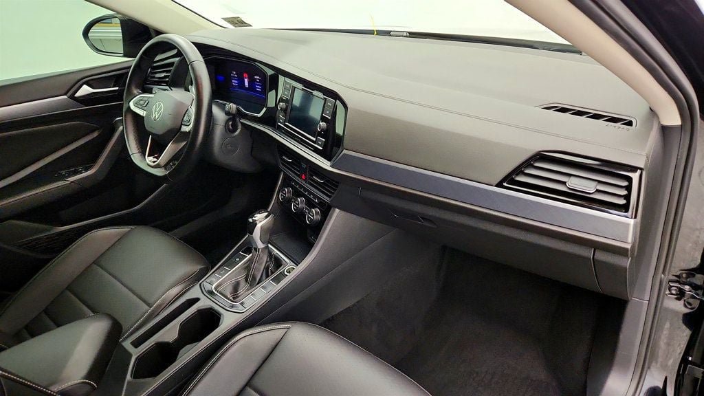 Used 2022 Volkswagen Jetta SE FWD image 25