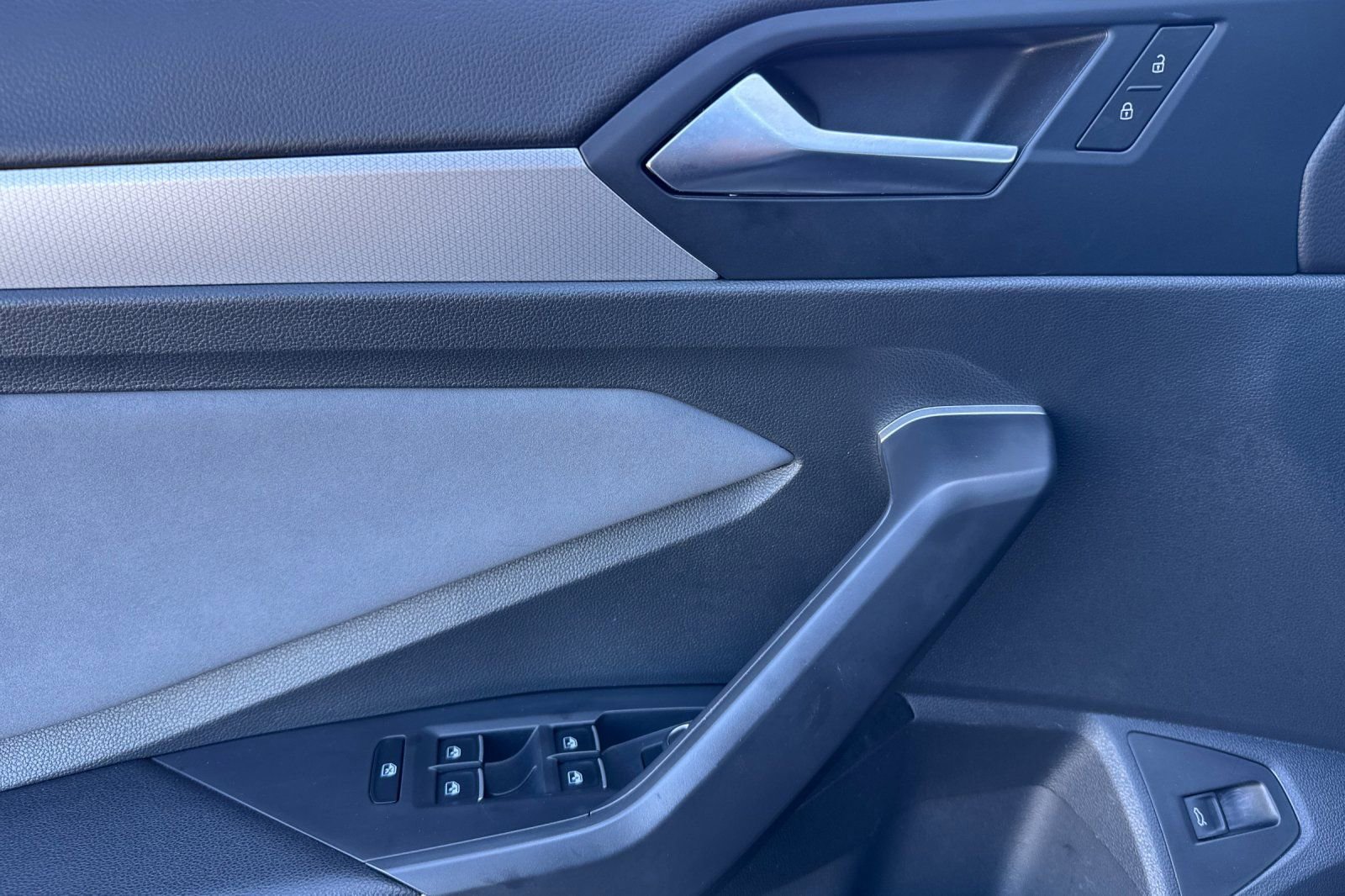 Used 2025 Volkswagen Jetta SE image 12