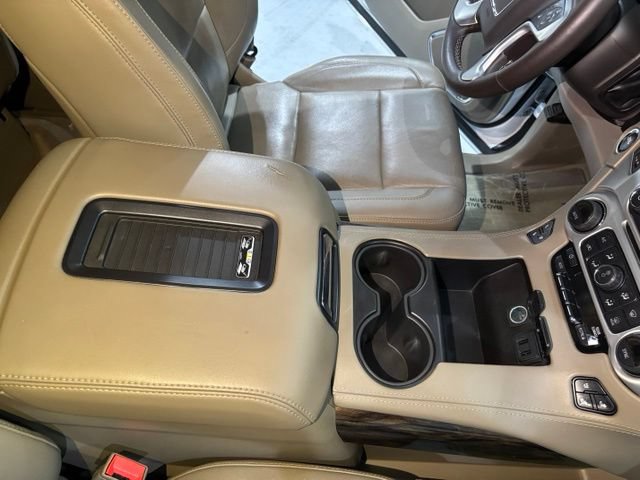 Used 2016 GMC Yukon SLT w/ Open Road Package AWD/4WD image 28