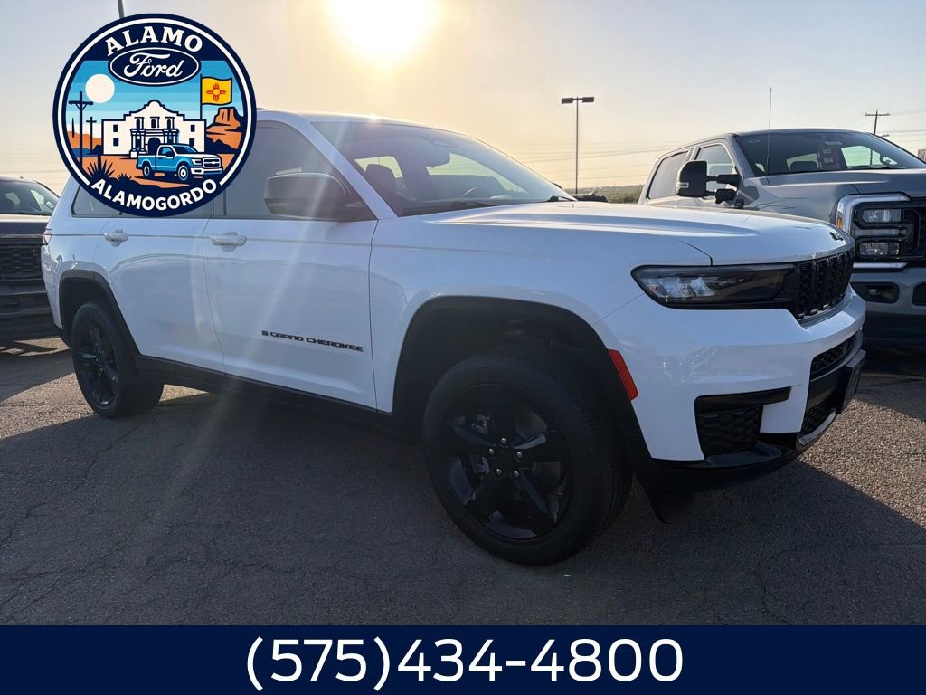 Used 2023 Jeep Grand Cherokee L Laredo image 7