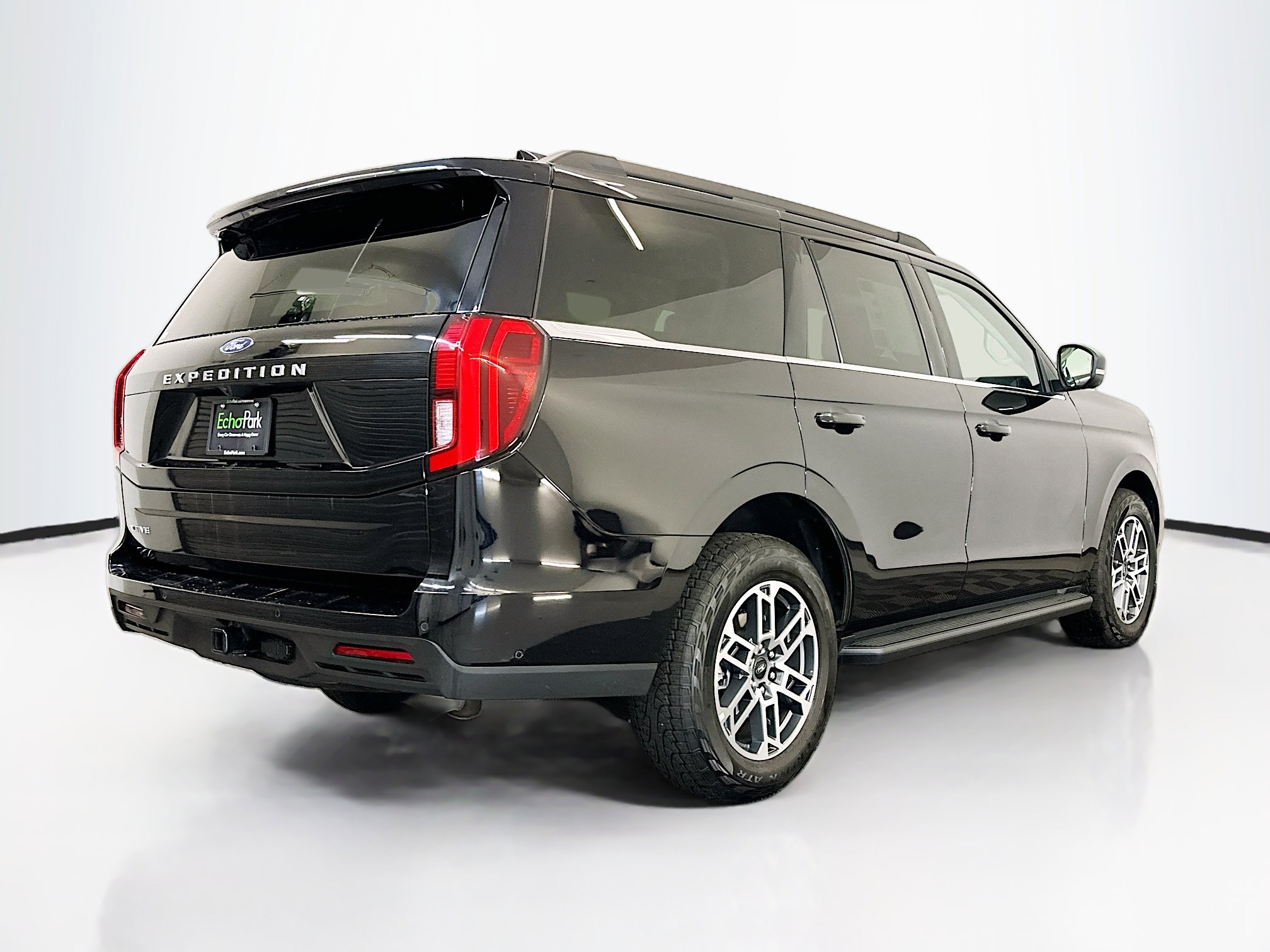 Used 2025 Ford Expedition Active AWD/4WD image 9