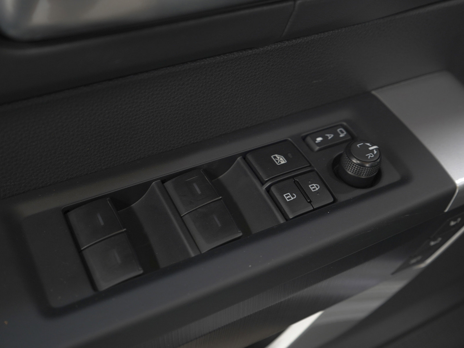 Used 2025 Toyota Sequoia Platinum image 26