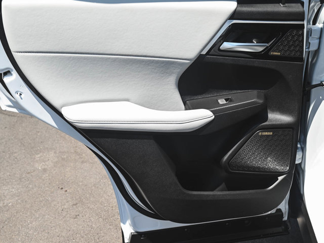 New 2025 Mitsubishi Outlander SE image 12