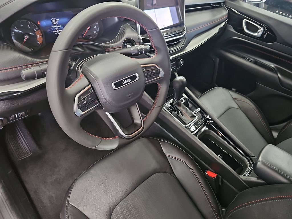 Used 2025 Jeep Compass Trailhawk AWD/4WD image 15