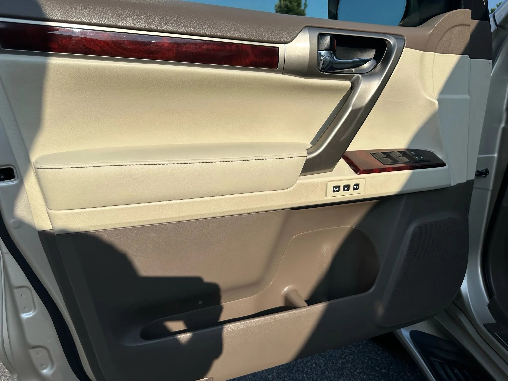 Used 2011 Lexus GX 460 image 10