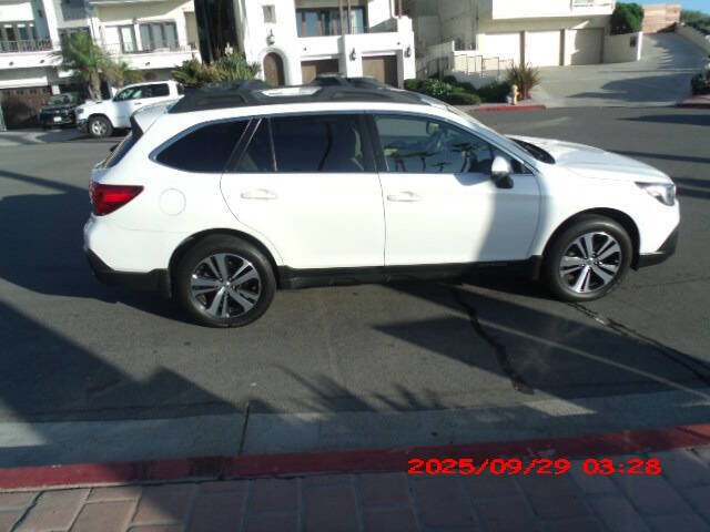 Used 2018 Subaru Outback 2.5i Limited image 2