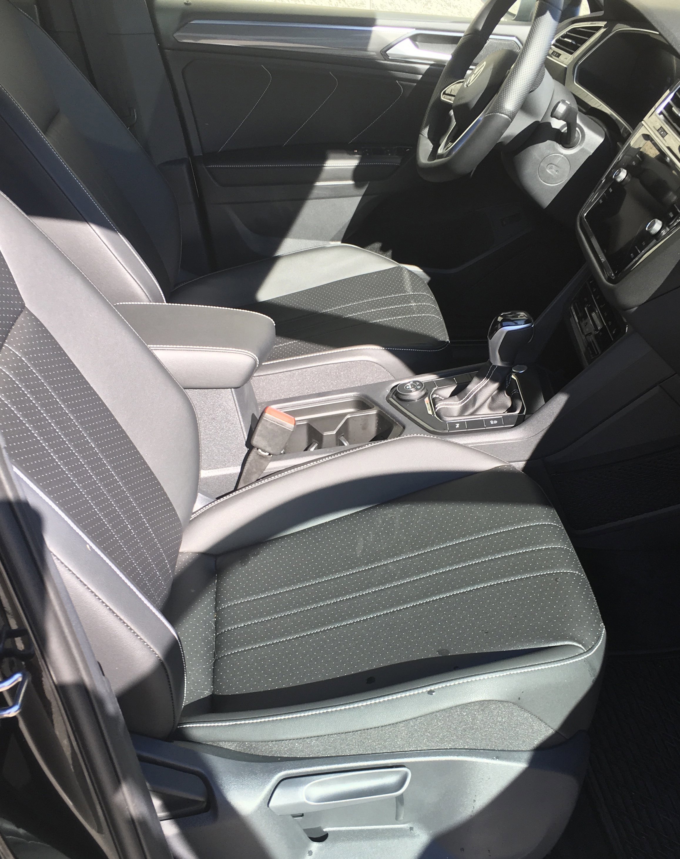 New 2024 Volkswagen Tiguan SE R-Line image 7