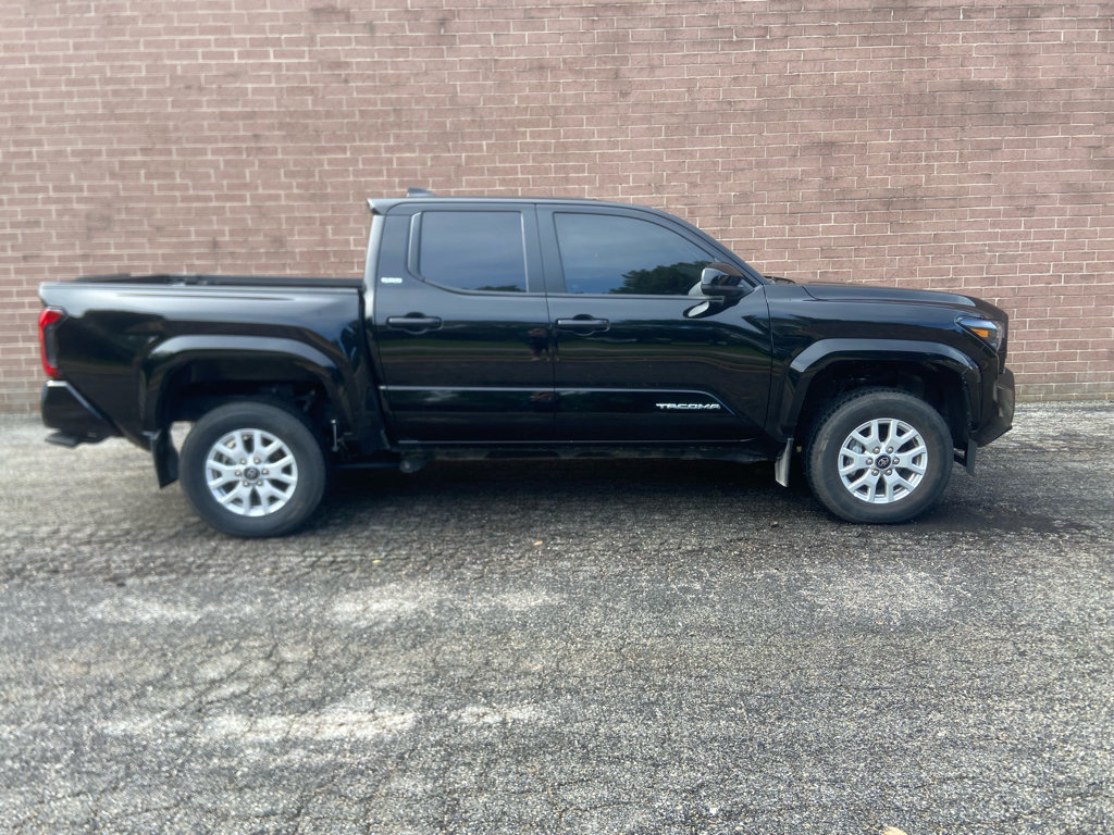 Used 2024 Toyota Tacoma SR5 AWD/4WD image 6