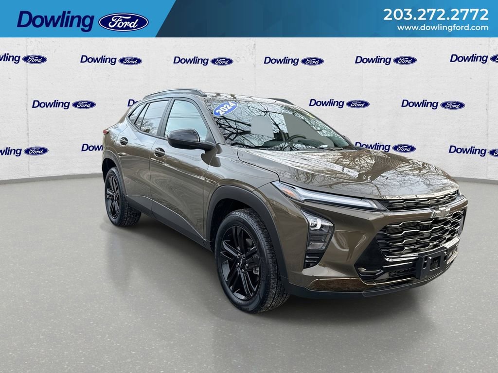 Used 2024 Chevrolet Trax ACTIV w/ Sunroof Package image 2