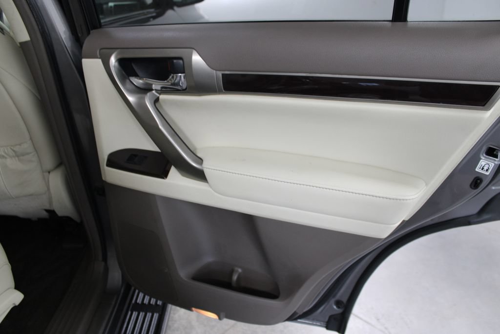 Used 2014 Lexus GX 460 w/ Premium Package AWD/4WD image 33