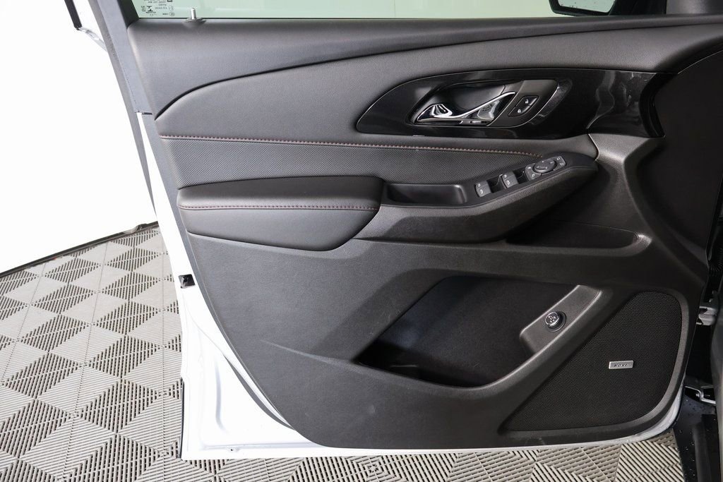 Used 2022 Chevrolet Traverse RS image 11