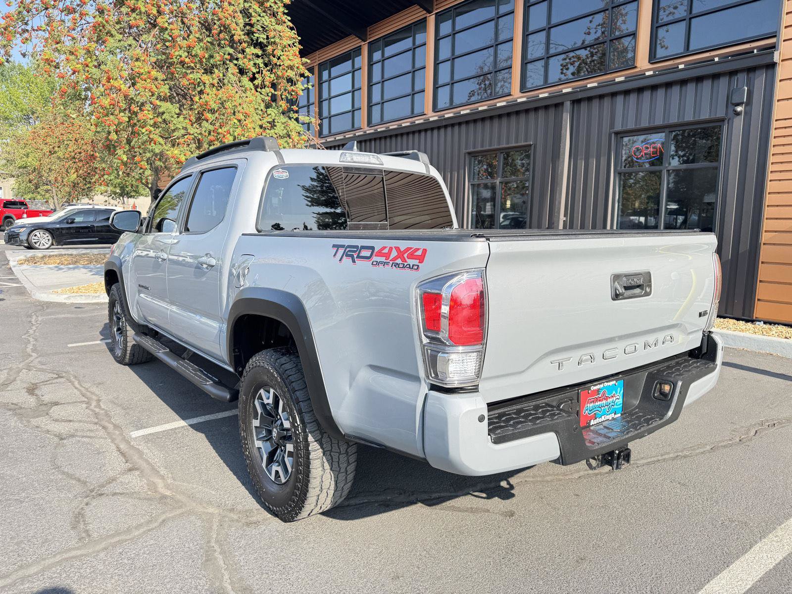 Used 2020 Toyota Tacoma TRD Off-Road w/ Technology Package AWD/4WD image 3