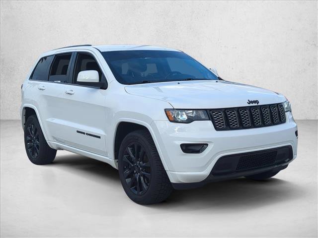 Used 2020 Jeep Grand Cherokee Altitude image 3