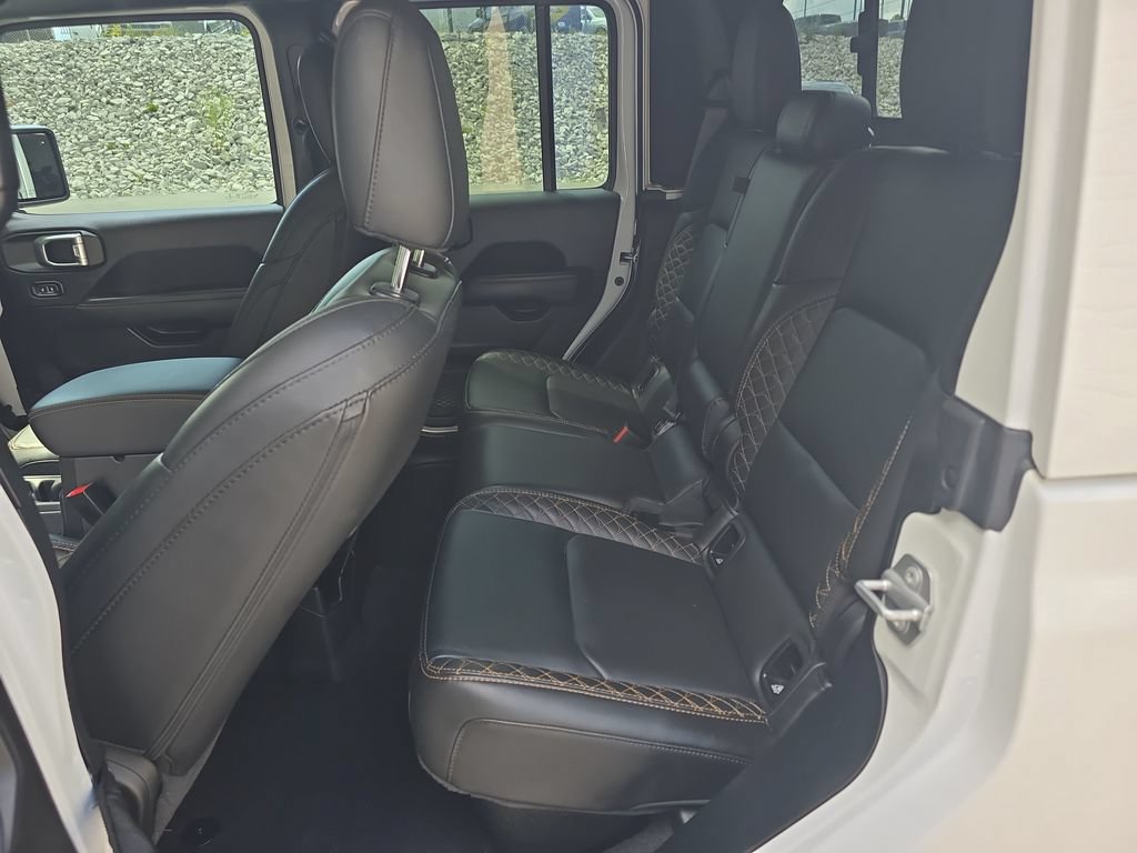 Used 2021 Jeep Gladiator Overland AWD/4WD image 14