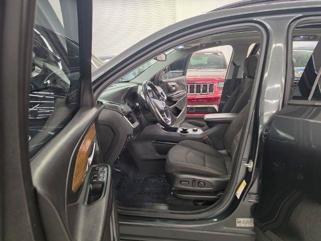 Used 2020 GMC Terrain SLE w/ Driver Convenience Package FWD image 8