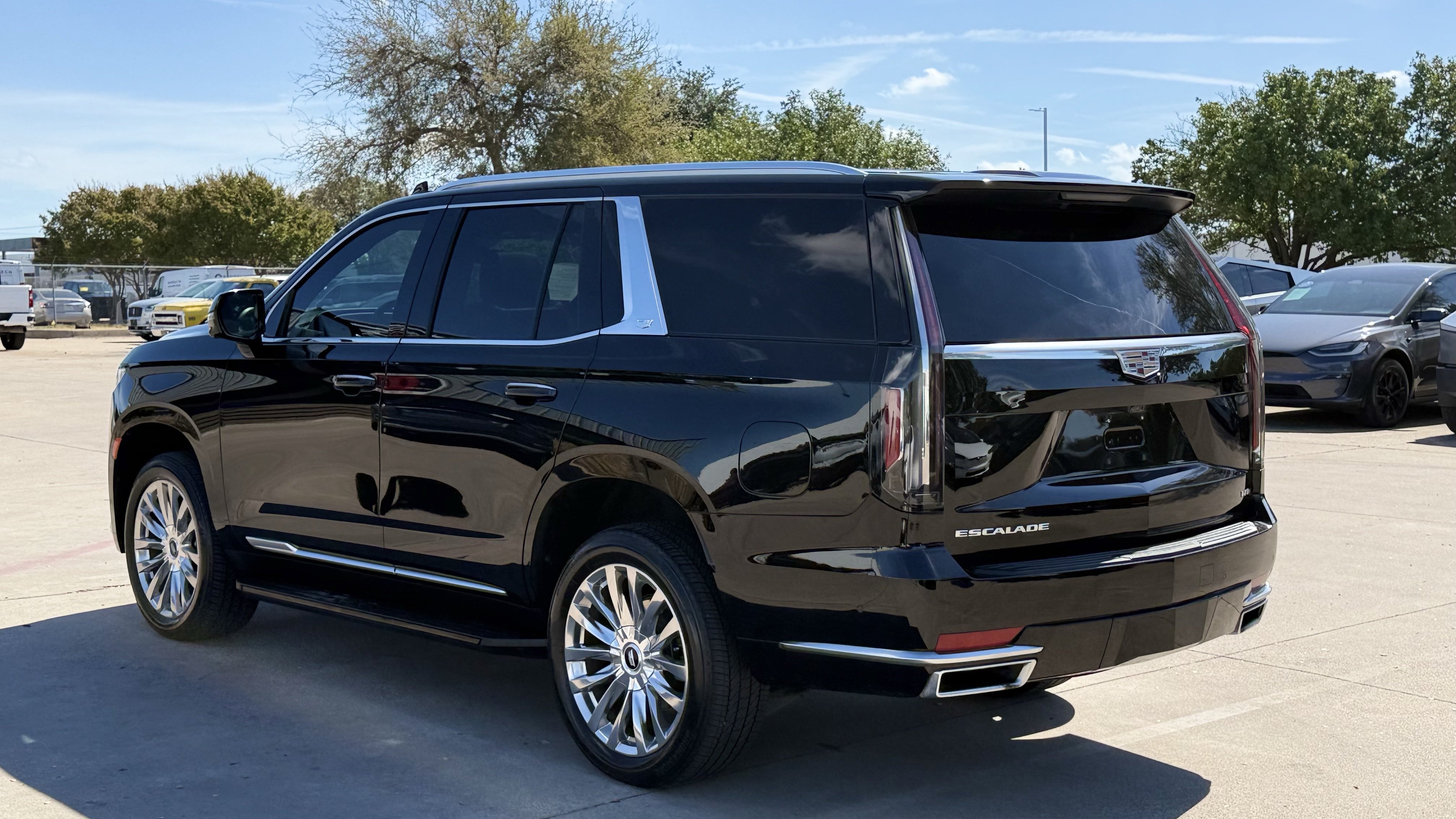 Used 2024 Cadillac Escalade Premium Luxury w/ Performance Package AWD/4WD image 19