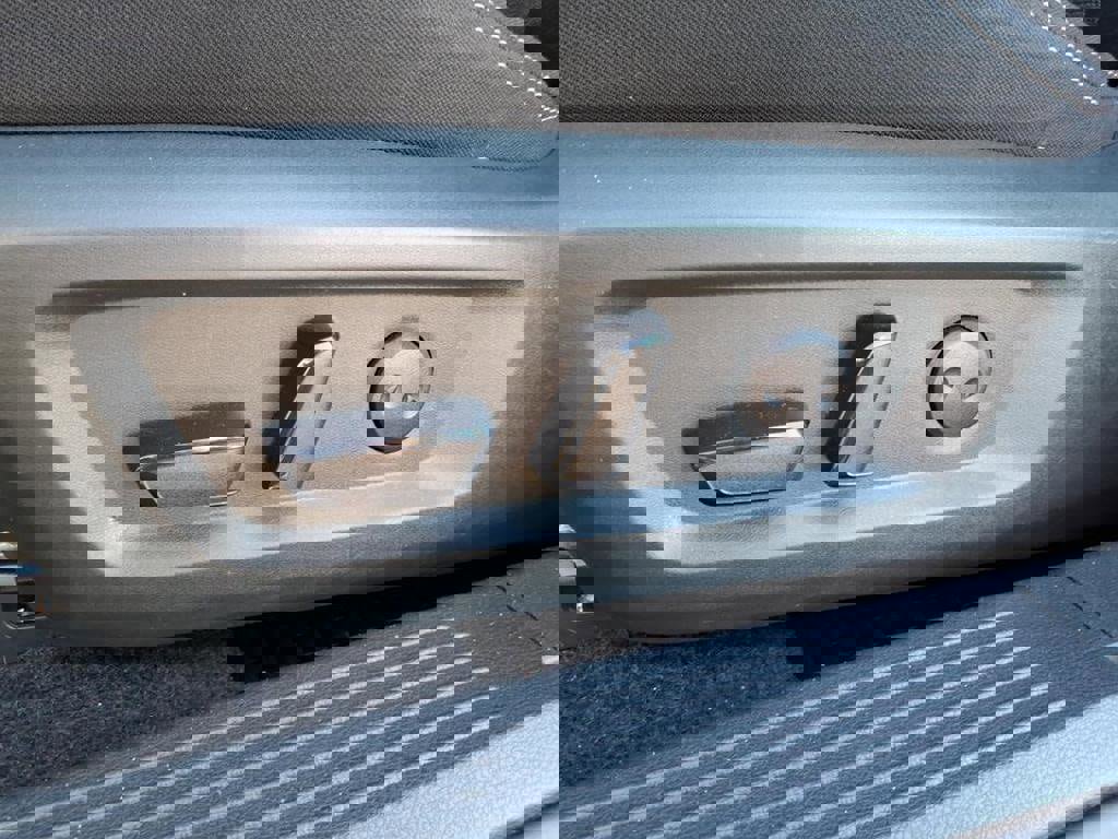 Used 2023 Nissan Rogue SV image 4