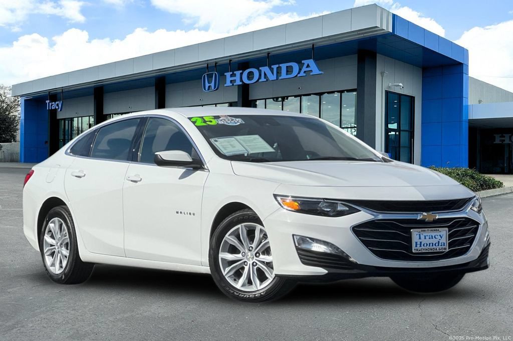 Used 2025 Chevrolet Malibu LT FWD image 2