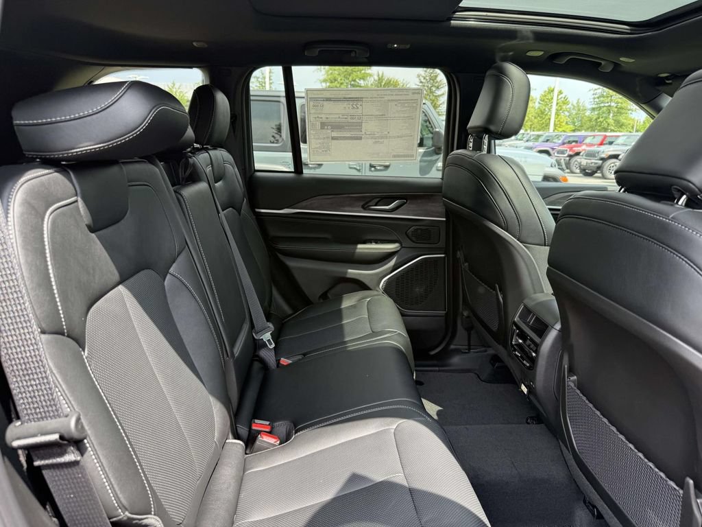 New 2027 Jeep Grand Cherokee Limited AWD/4WD image 16