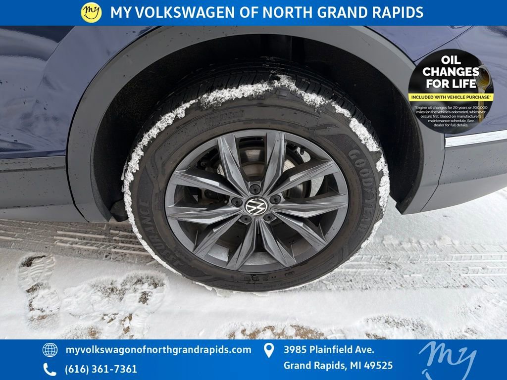 Used 2022 Volkswagen Tiguan SE w/ Panoramic Sunroof Package image 34