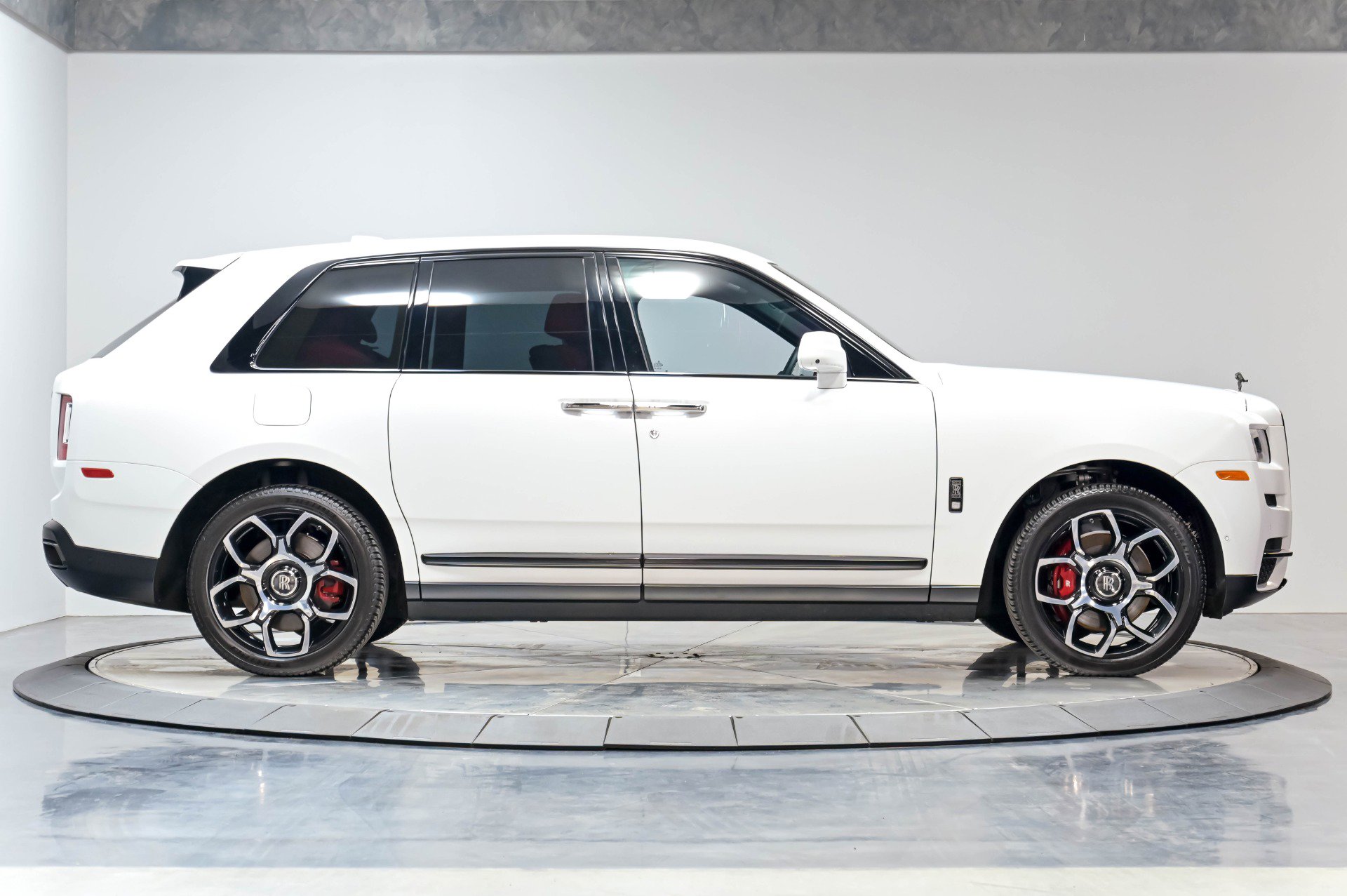 Used 2021 Rolls-Royce Cullinan Black Badge AWD/4WD image 17