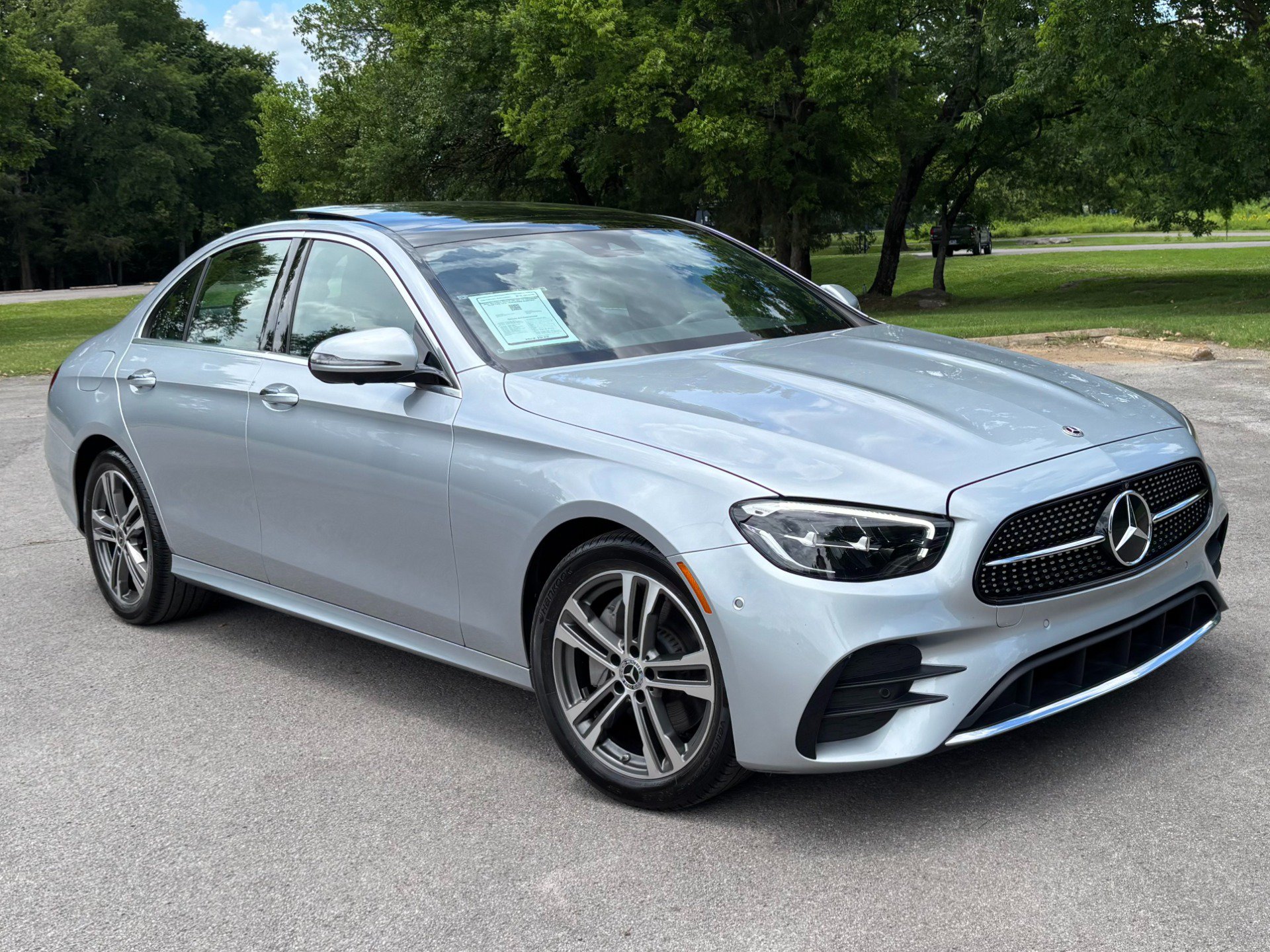 Used 2022 Mercedes-Benz E 350 4MATIC Sedan image 1