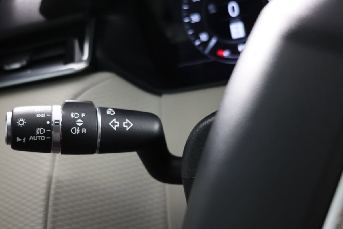 Used 2019 Land Rover Range Rover Velar R-Dynamic SE AWD/4WD image 24