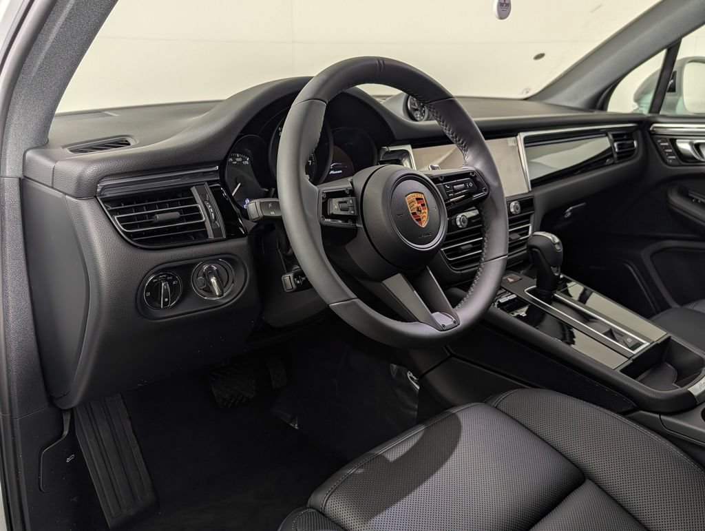 New 2026 Porsche Macan AWD/4WD image 4