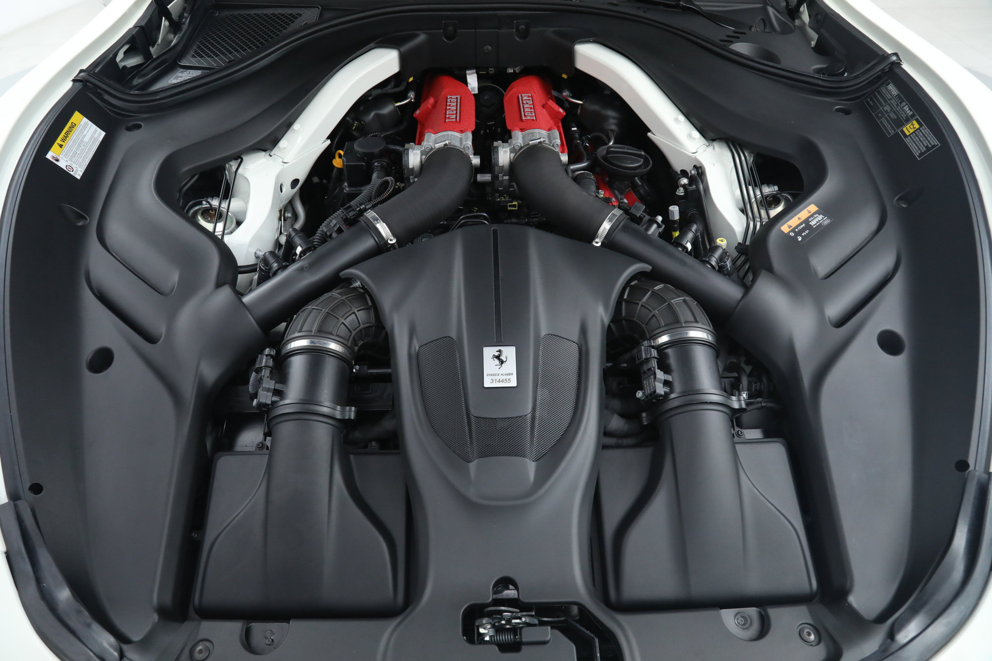 Certified 2025 Ferrari Roma Spider RWD image 37