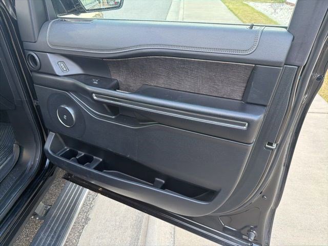 Used 2021 Ford Expedition Limited AWD/4WD image 27