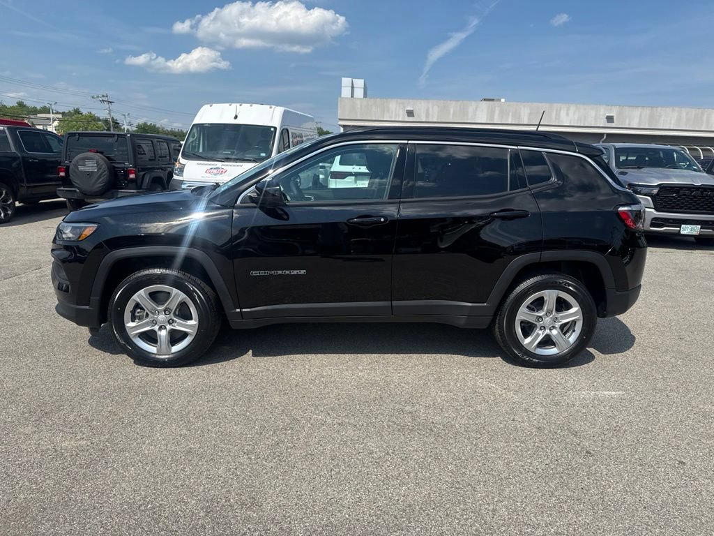 Certified 2023 Jeep Compass Latitude w/ Convenience Group AWD/4WD image 2