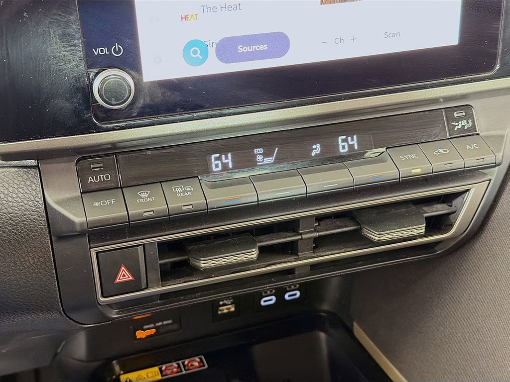 Used 2025 Toyota Camry LE image 33