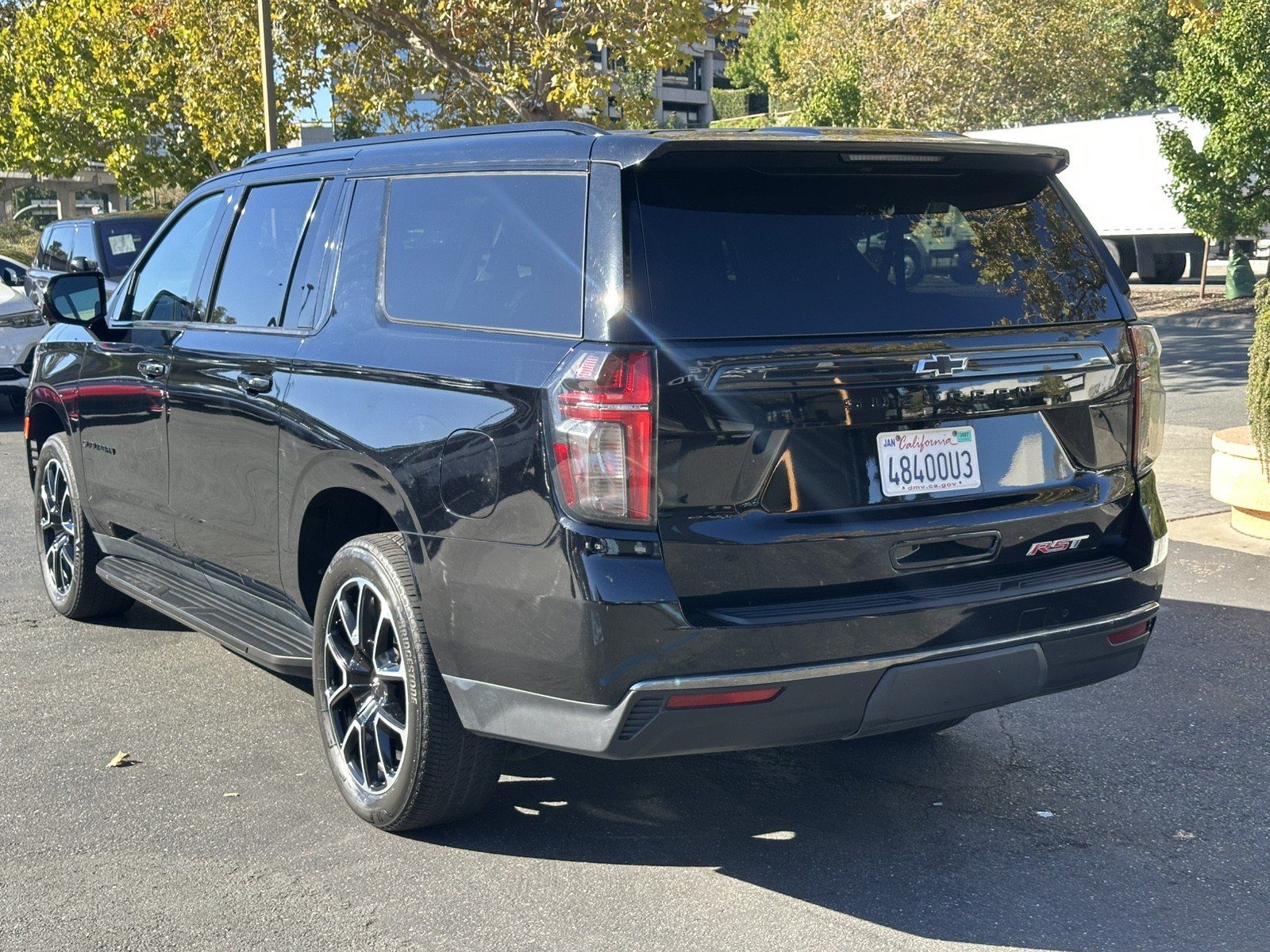 Used 2022 Chevrolet Suburban RST w/ Luxury Package AWD/4WD image 11