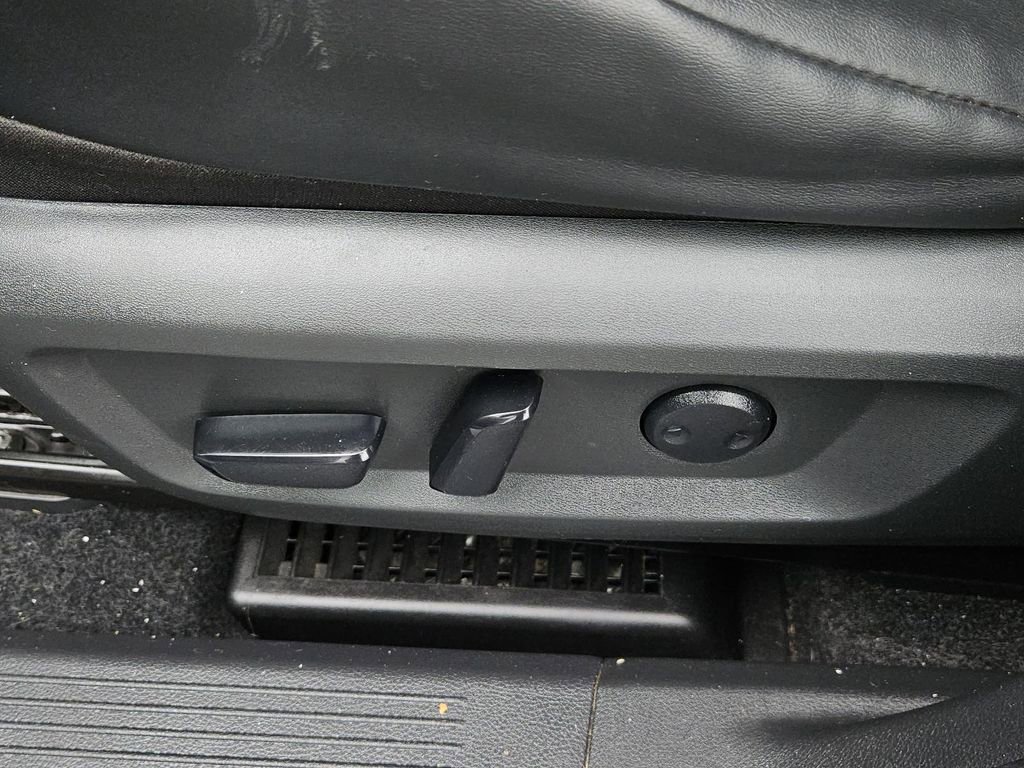 Used 2023 Nissan Rogue SV w/ SV Premium Package image 27