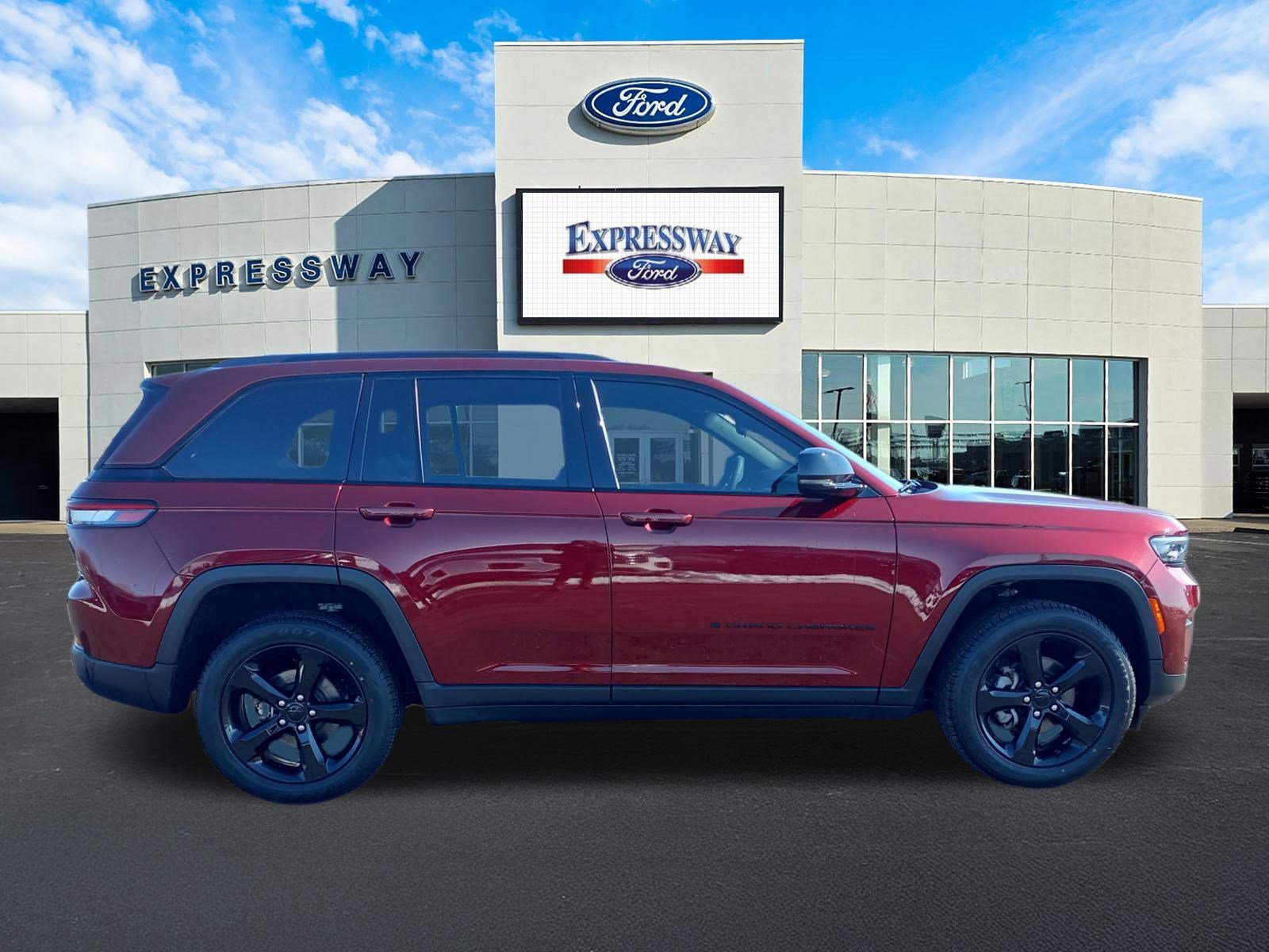 Used 2023 Jeep Grand Cherokee Altitude image 5