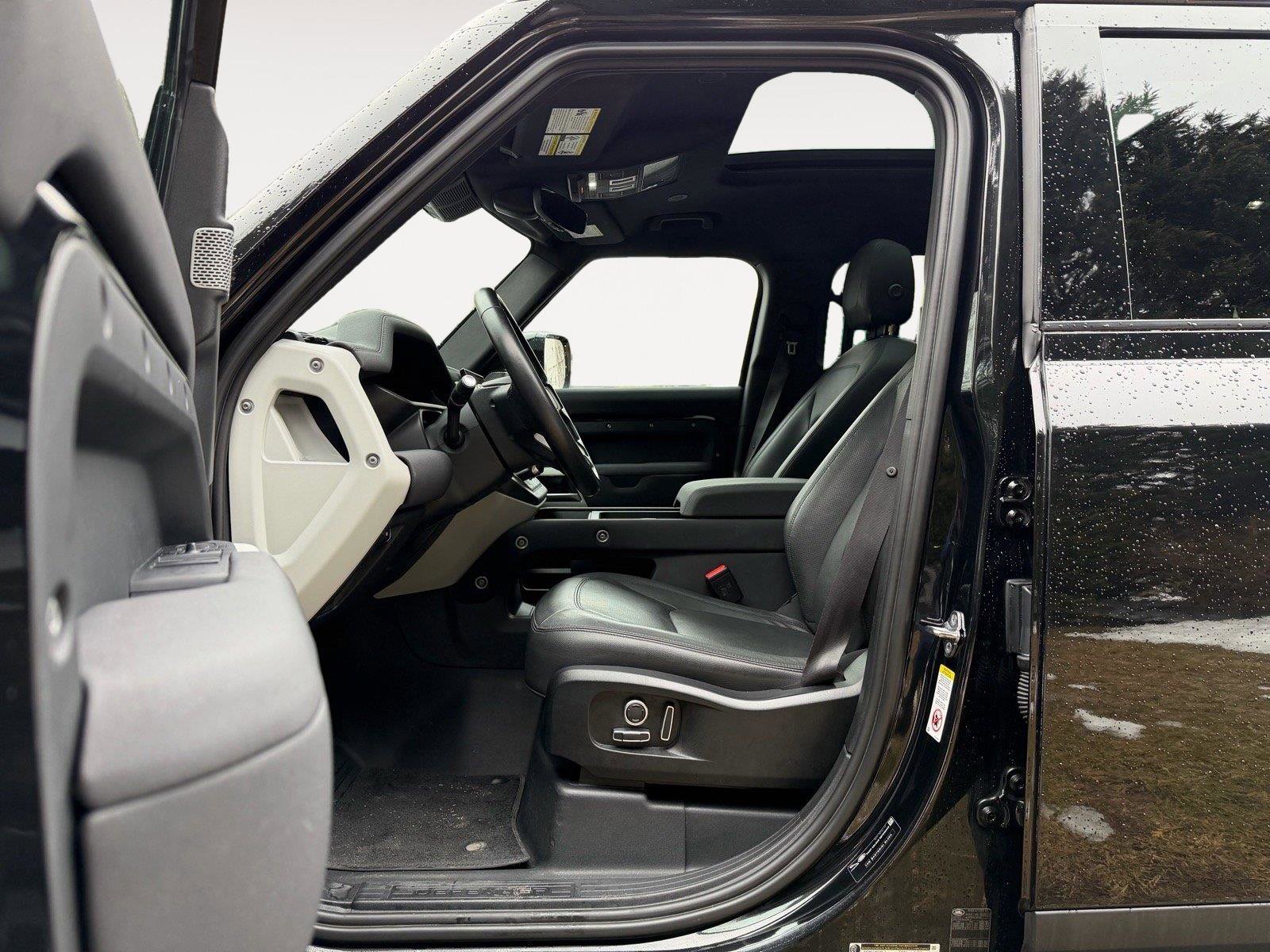 Used 2023 Land Rover Defender 130 SE image 10