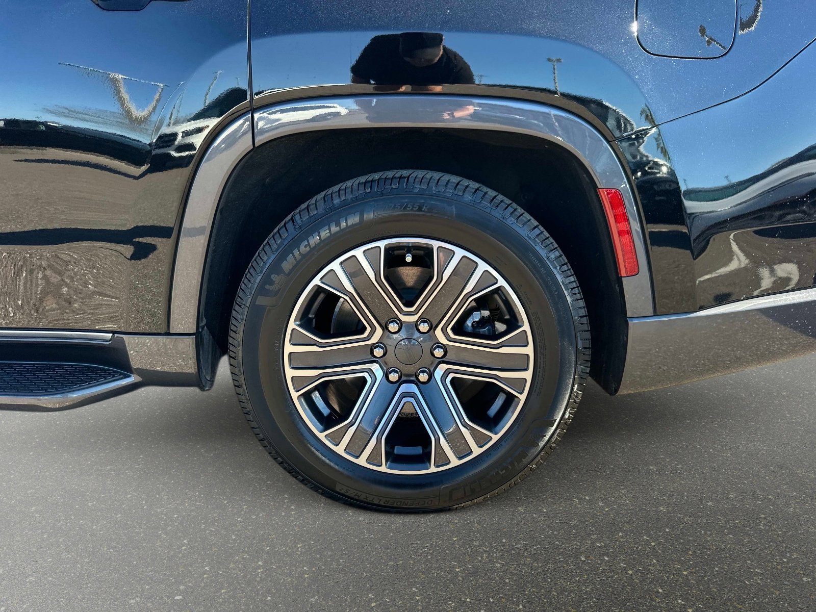 Used 2022 Jeep Wagoneer Series III w/ Flexible Seating Group image 12