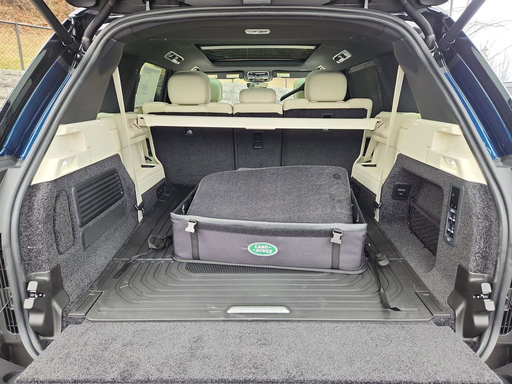 New 2026 Land Rover Range Rover Long Wheelbase SE image 13