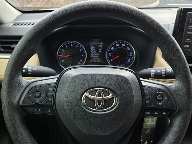 Used 2020 Toyota RAV4 LE image 23