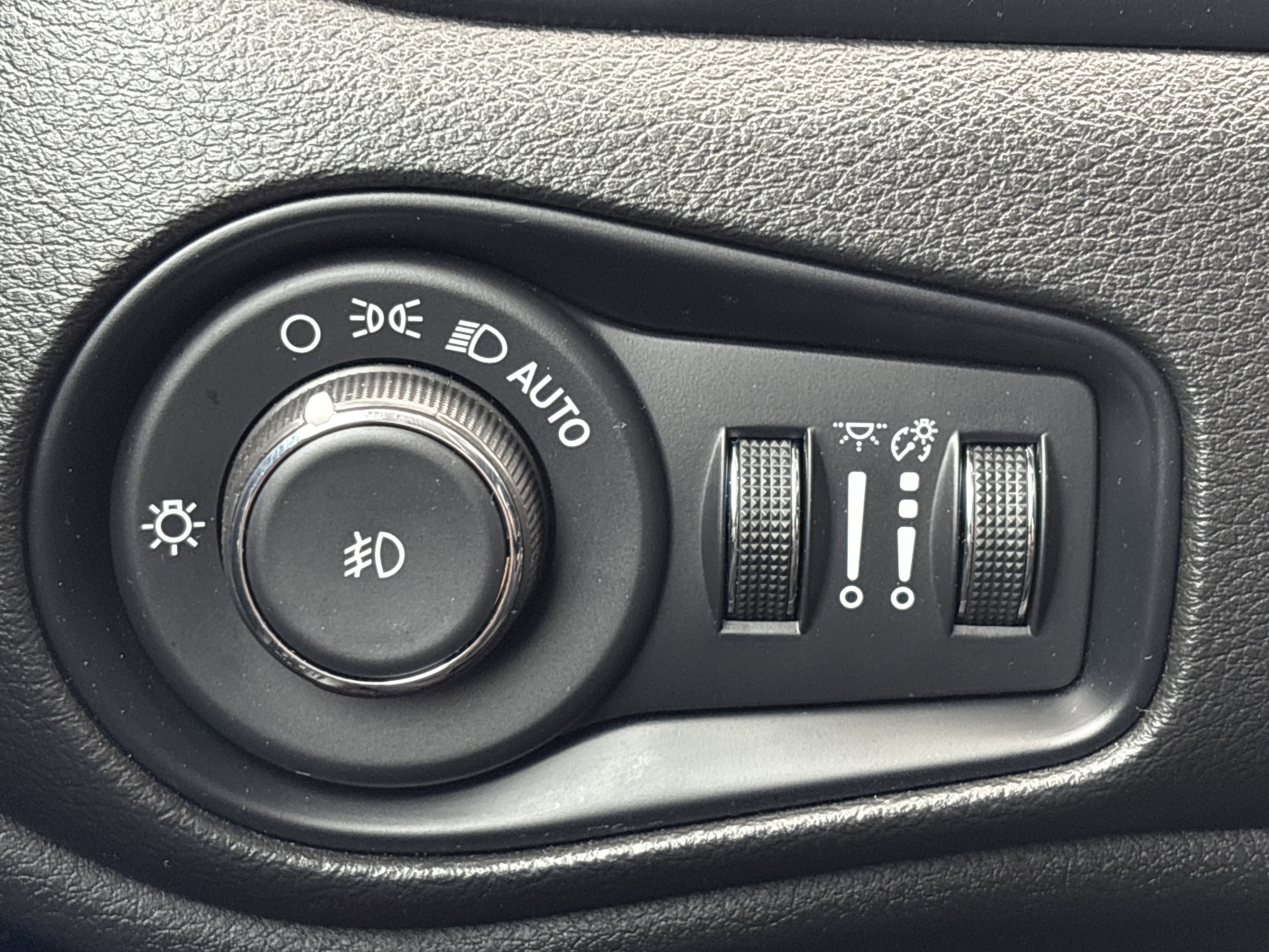 Certified 2023 Jeep Renegade Trailhawk AWD/4WD image 32
