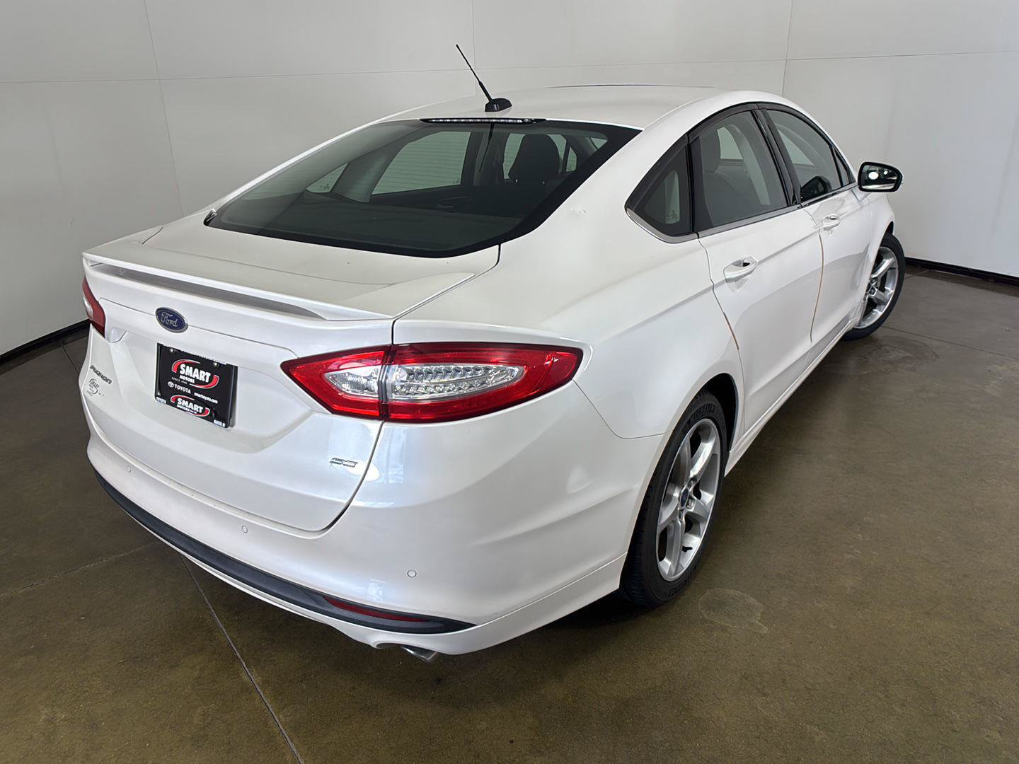 Used 2015 Ford Fusion SE FWD image 10