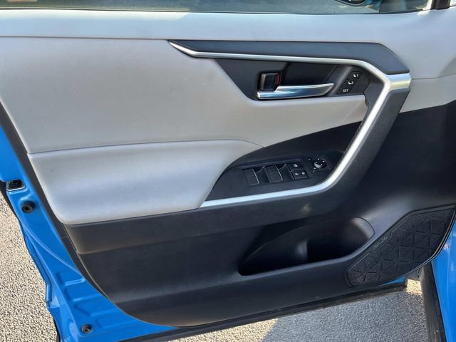 Used 2020 Toyota RAV4 XLE Premium image 25