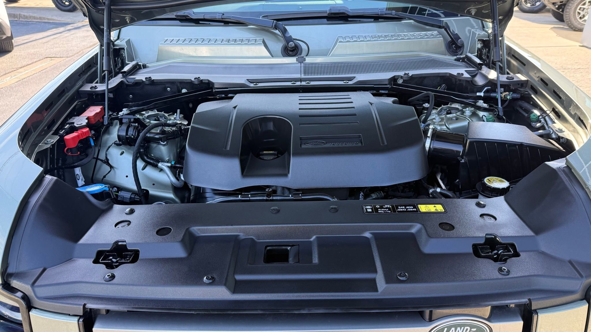 Used 2023 Land Rover Defender 110 X-Dynamic SE image 11