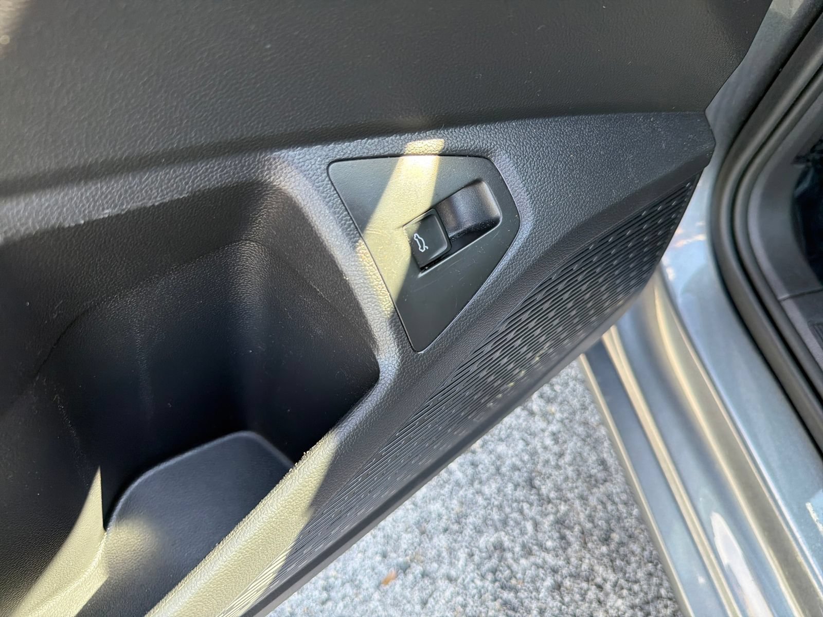 Used 2020 Volkswagen Jetta R-Line w/ R-Line Cold Weather Package FWD image 33