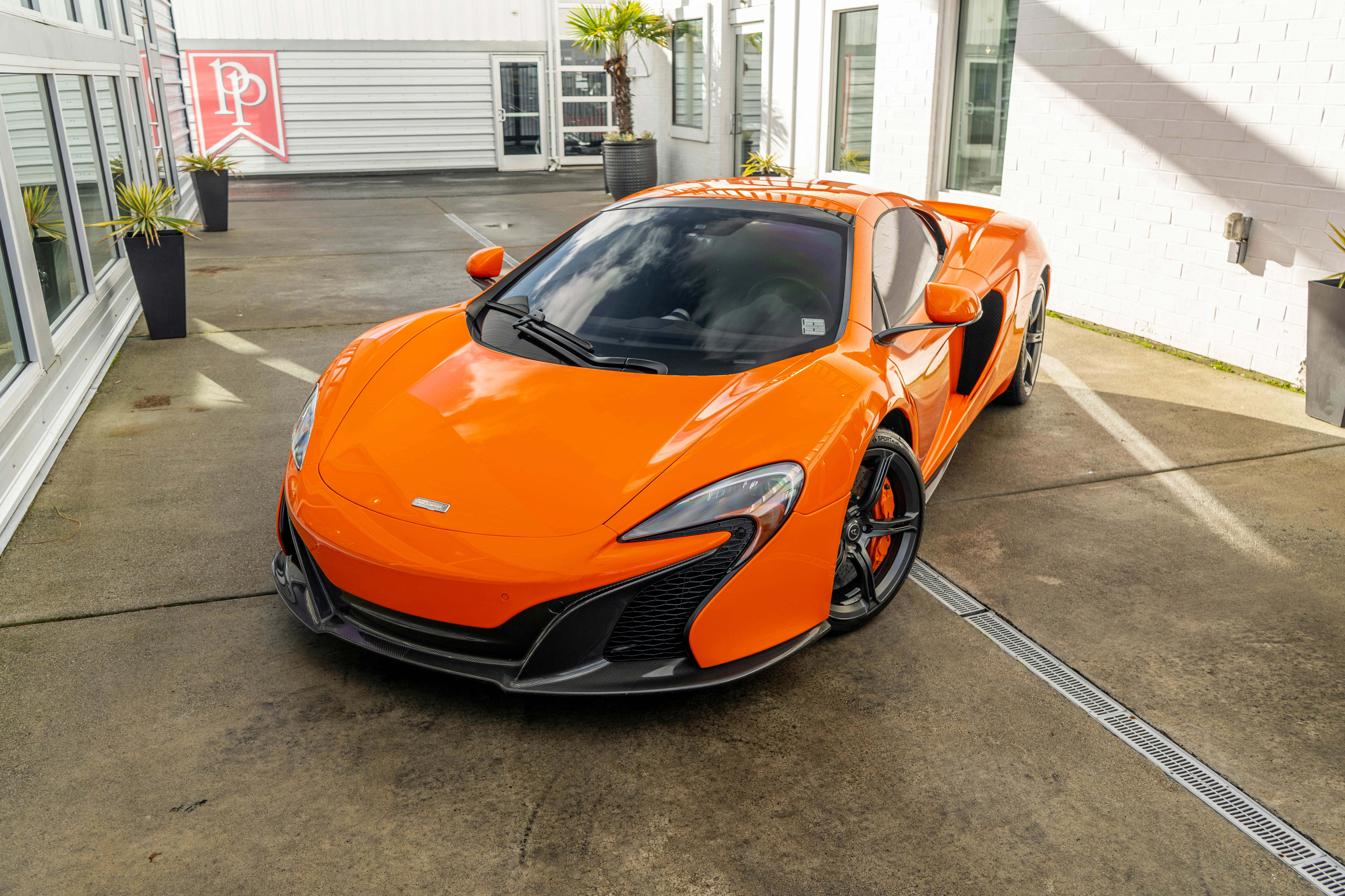 Used 2015 McLaren 650S Spider image 3