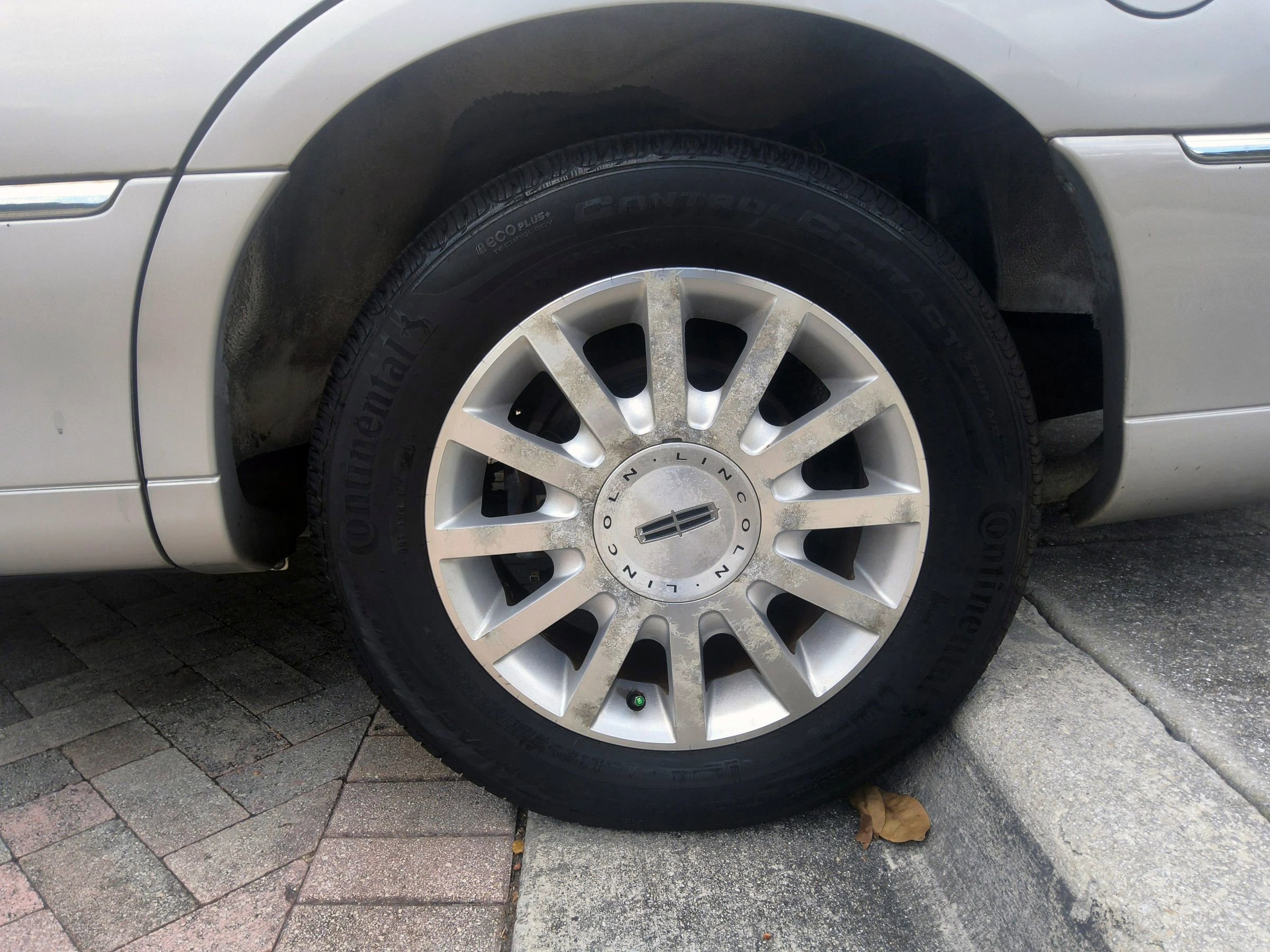 Used 2006 Lincoln Town Car Signature image 42