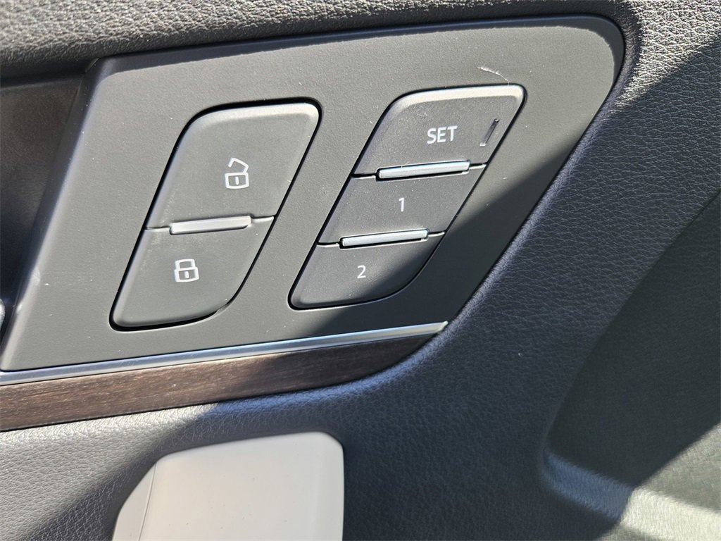 Used 2025 Audi Q5 2.0T Premium Plus w/ Premium Plus Package image 13