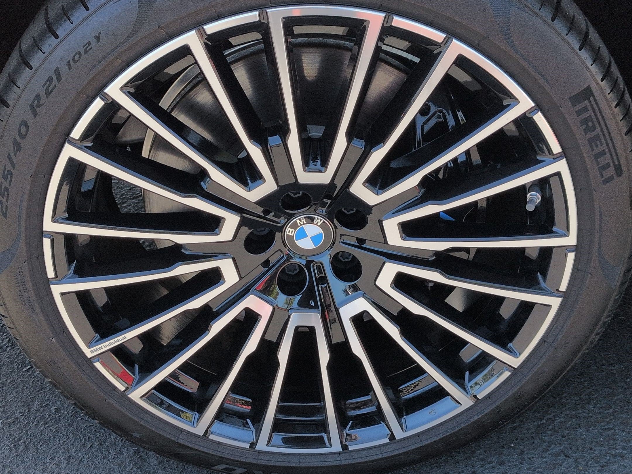 Certified 2025 BMW i7 xDrive60 AWD/4WD image 13