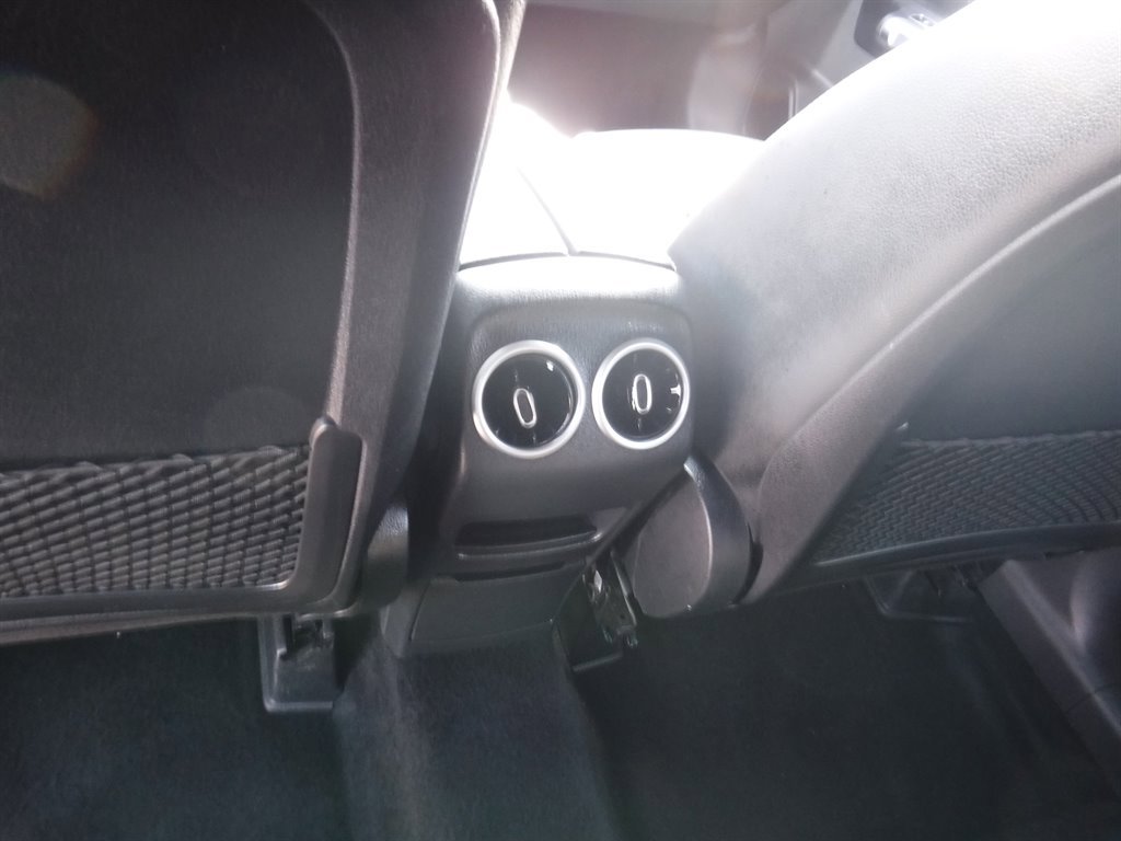 Used 2023 Mercedes-Benz GLB 250 image 13